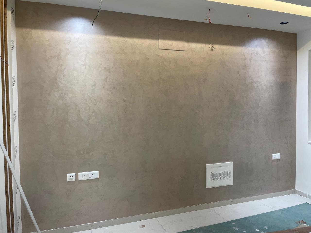 Pearl Stucco Lounge